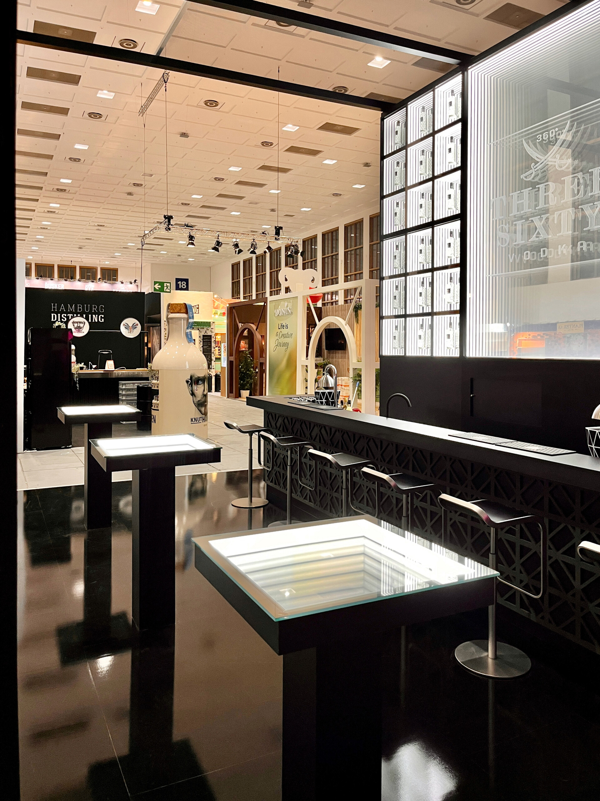 Three_Sixty_Vodka_Tische_barconvent_Messe_Berlin CK